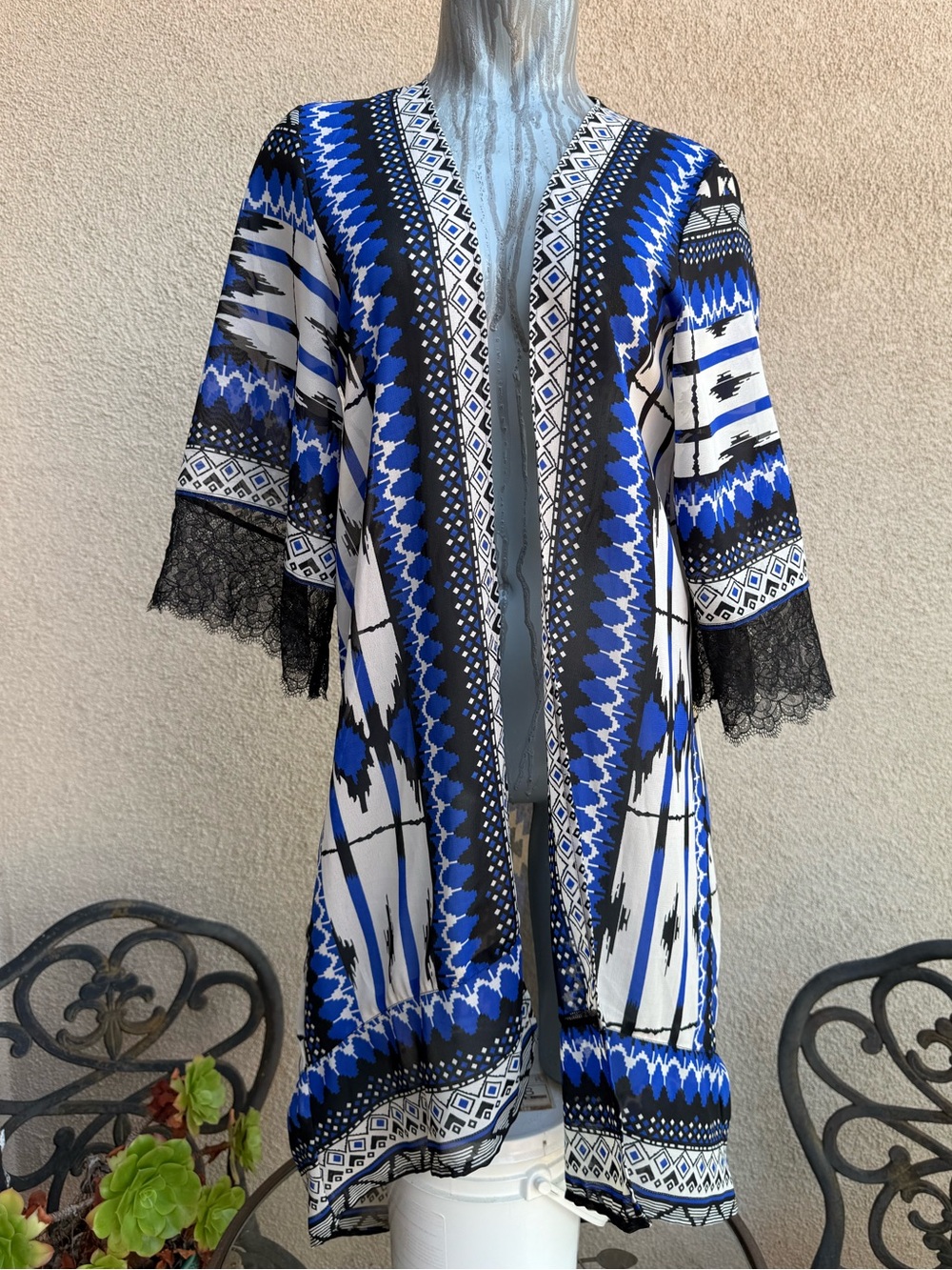 Charlotte Russe Blue, White & Black Printed Open-Front Kimono